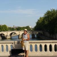 Paris 4e - quai de la Seine - Saxophoniste