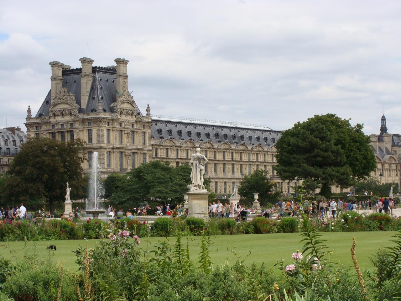 Paris - Jardin des Tuileries - Louvre 3