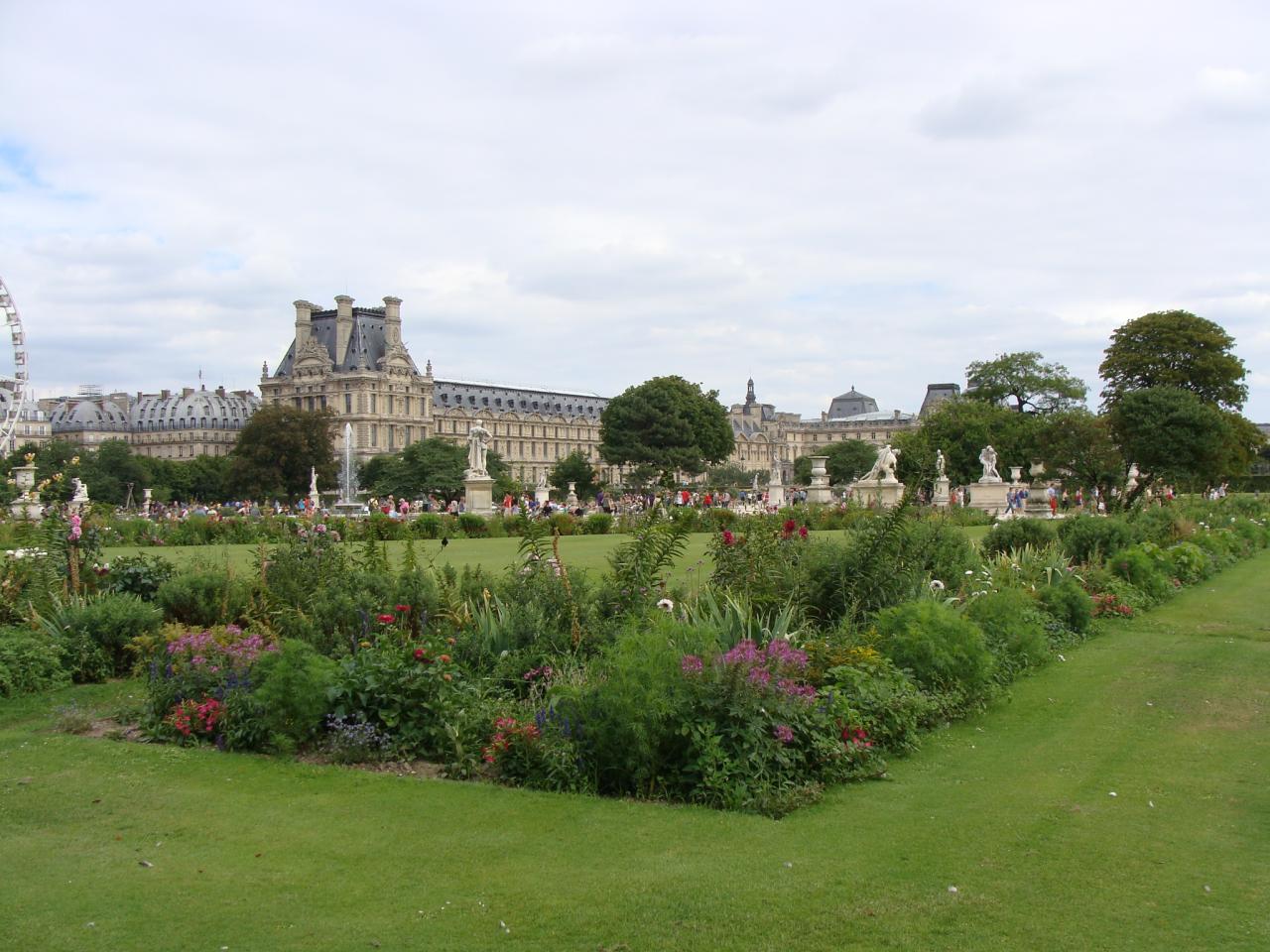 Paris - Jardin des Tuileries - Louvre